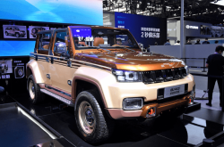 延续“越野世家”基因，BJ40荣耀版13.98万起，让专业越野真正变成大众探享！
