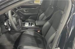 不怕劳斯带把伞，就怕宾利带黑标