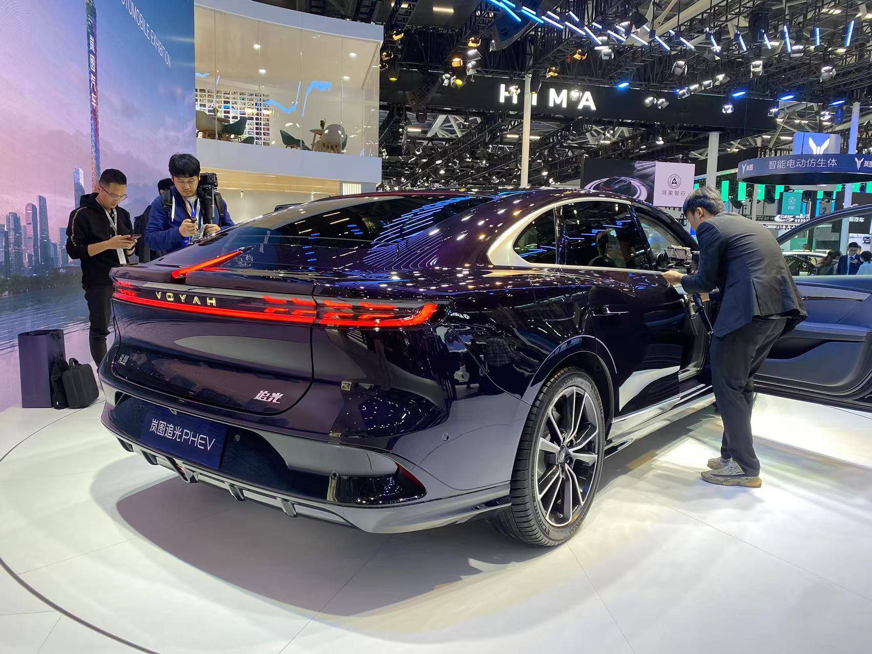 2023广州车展丨定位新行政电动旗舰岚图追光PHEV 26.69万元起售