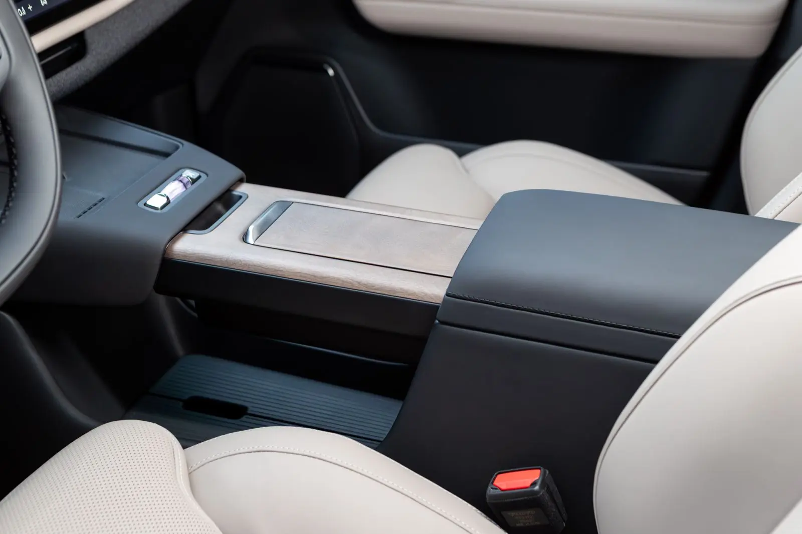 全新沃尔沃XC70开启预售 预售价29.99-32.99万
