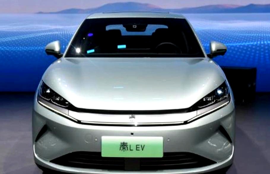 2025成都车展：比亚迪新款秦L EV上市