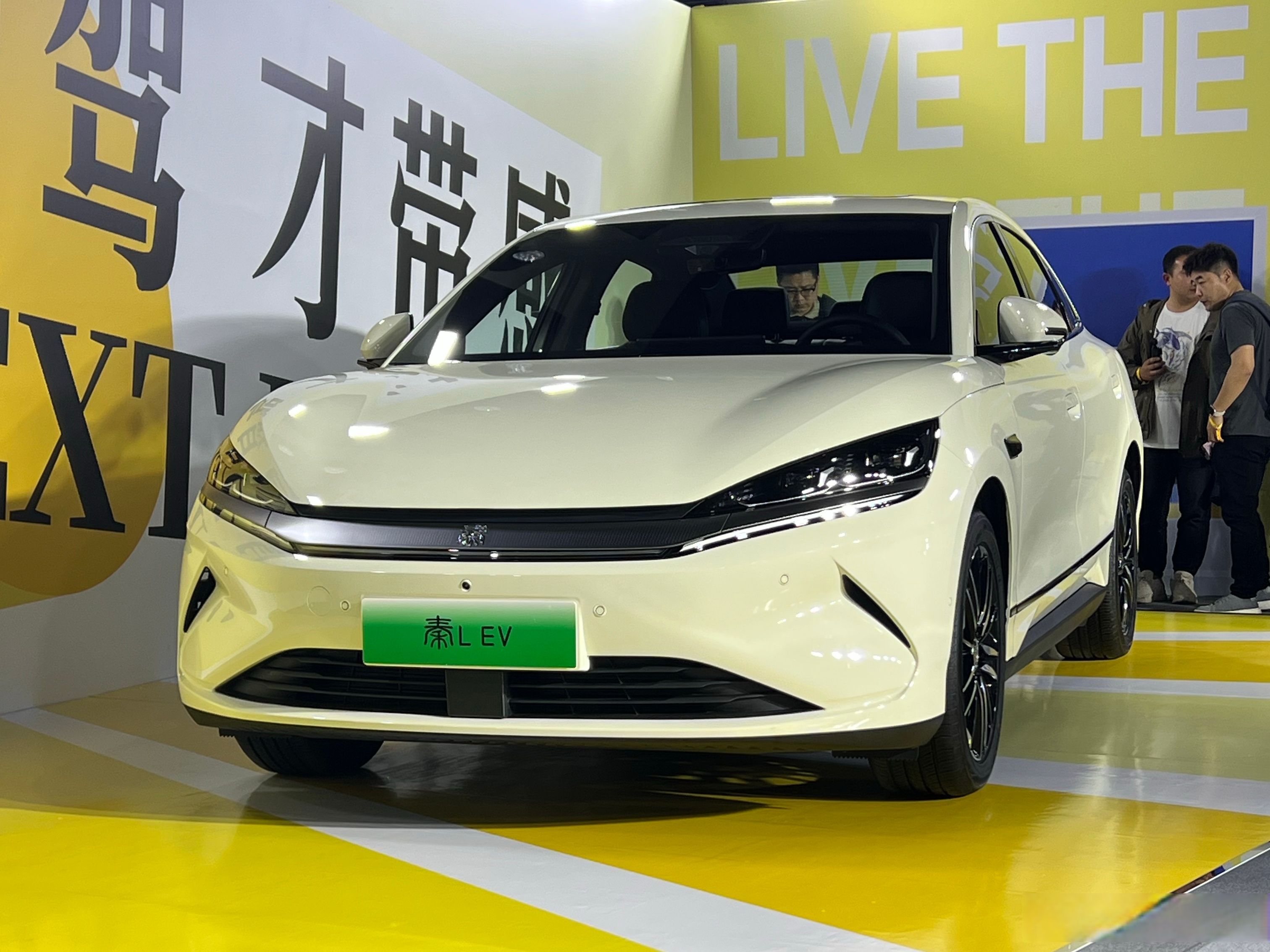 2025成都车展：比亚迪新款秦L EV上市