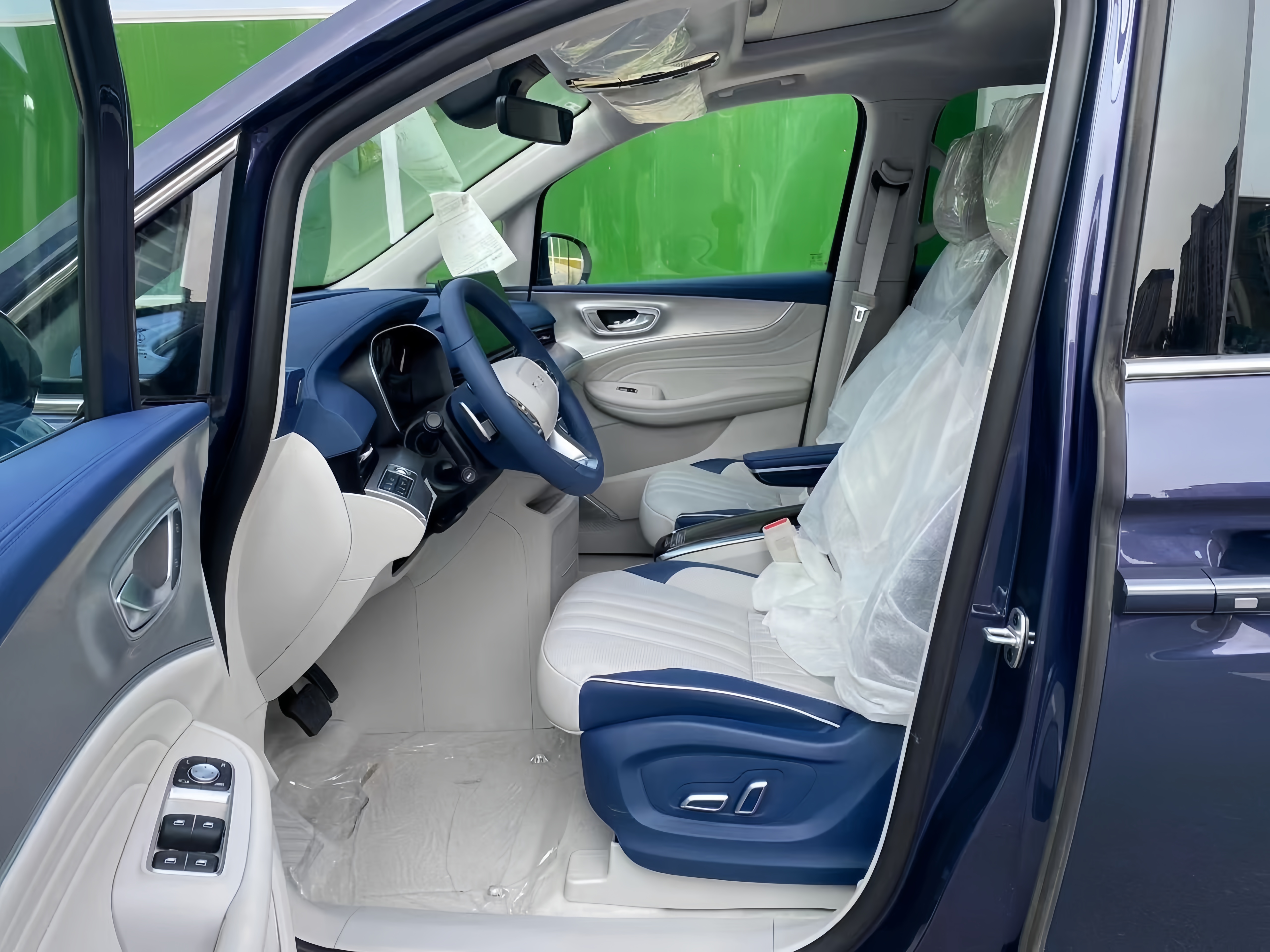 荣威iMAX8中保研碰撞全优 安全细节满满